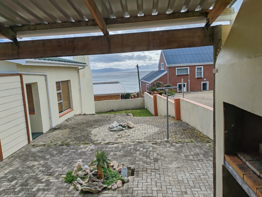 5 Bedroom Property for Sale in Perlemoenbaai Western Cape
